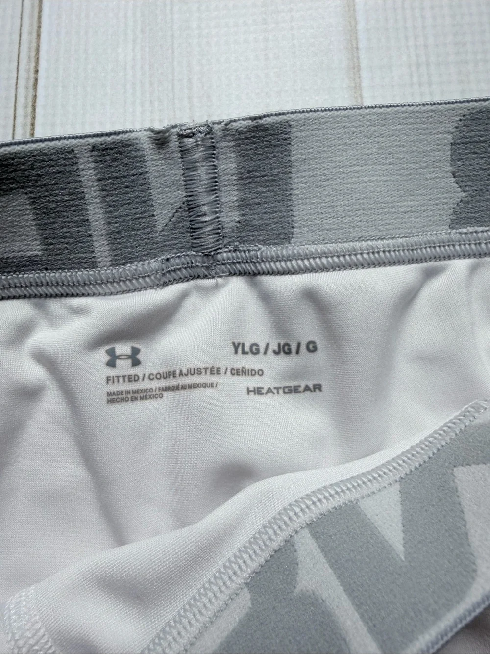 Under ArmourWhite Heatfear Compression leggings with Gray Logo Waistband